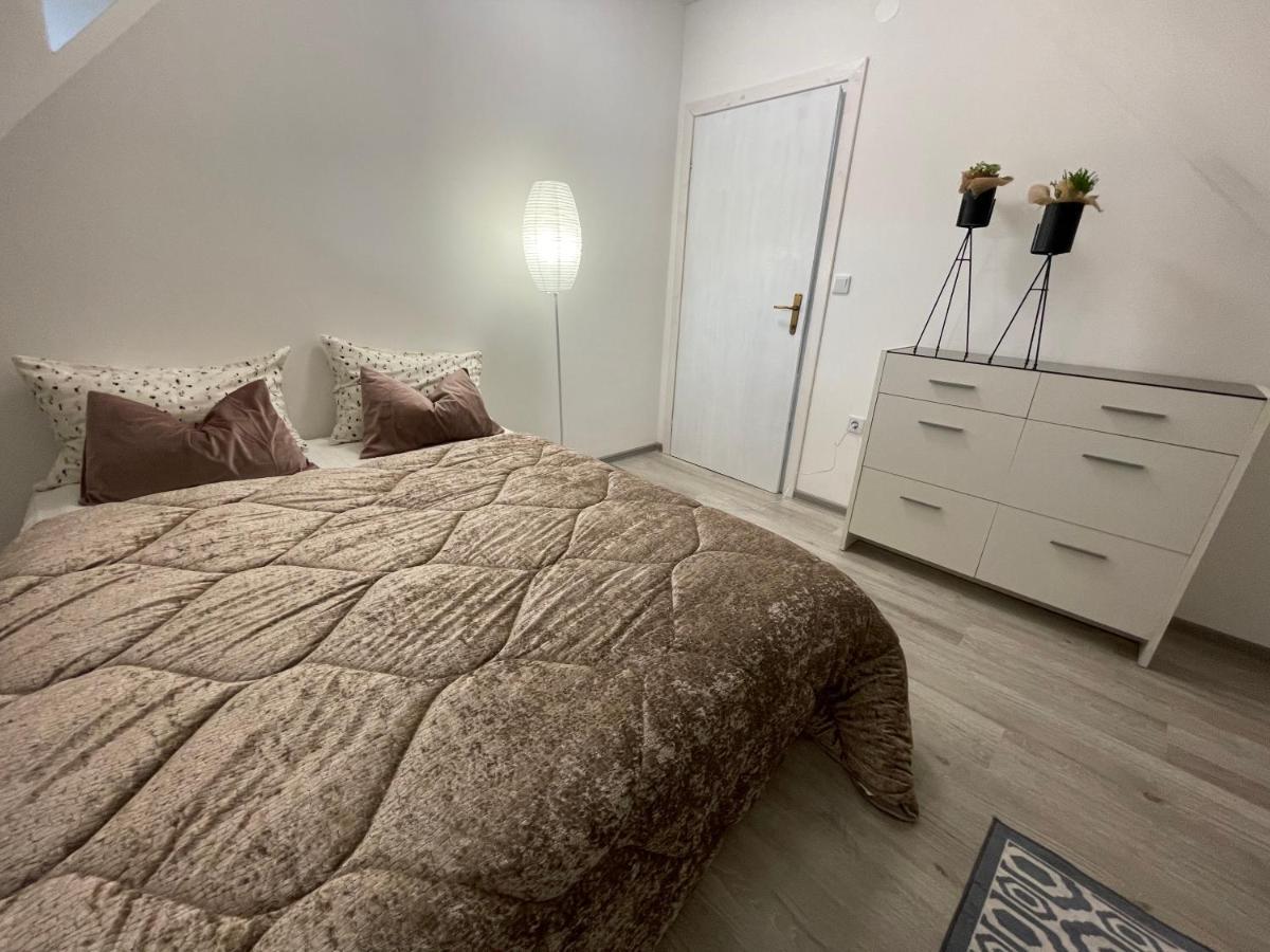 شقة Apartman Carpe Diem يايتشه المظهر الخارجي الصورة